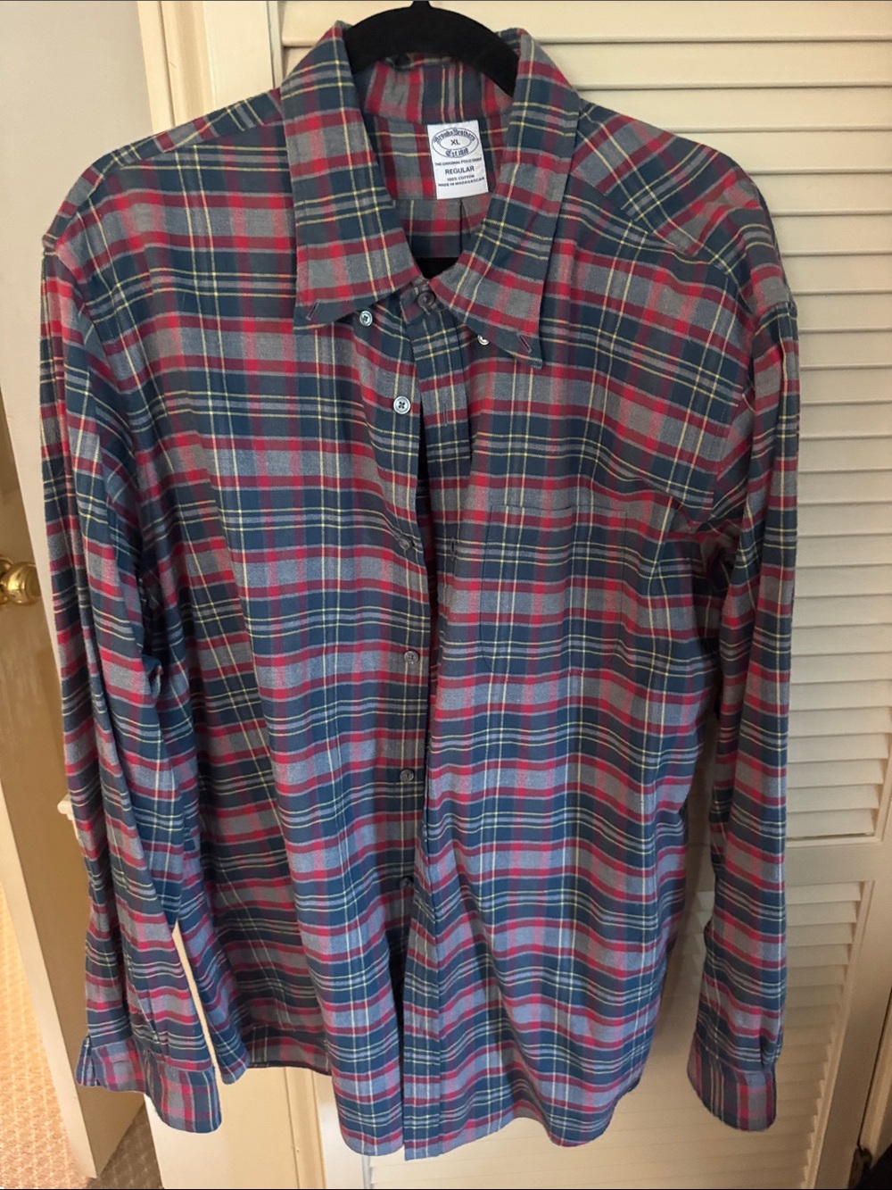 Brooks Brothers Men's Plaid Button-Down Shirt in Navy and Red